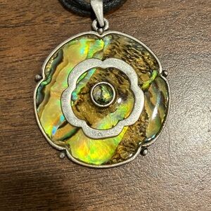 Beautiful silver tone in an abalone/floral style necklace